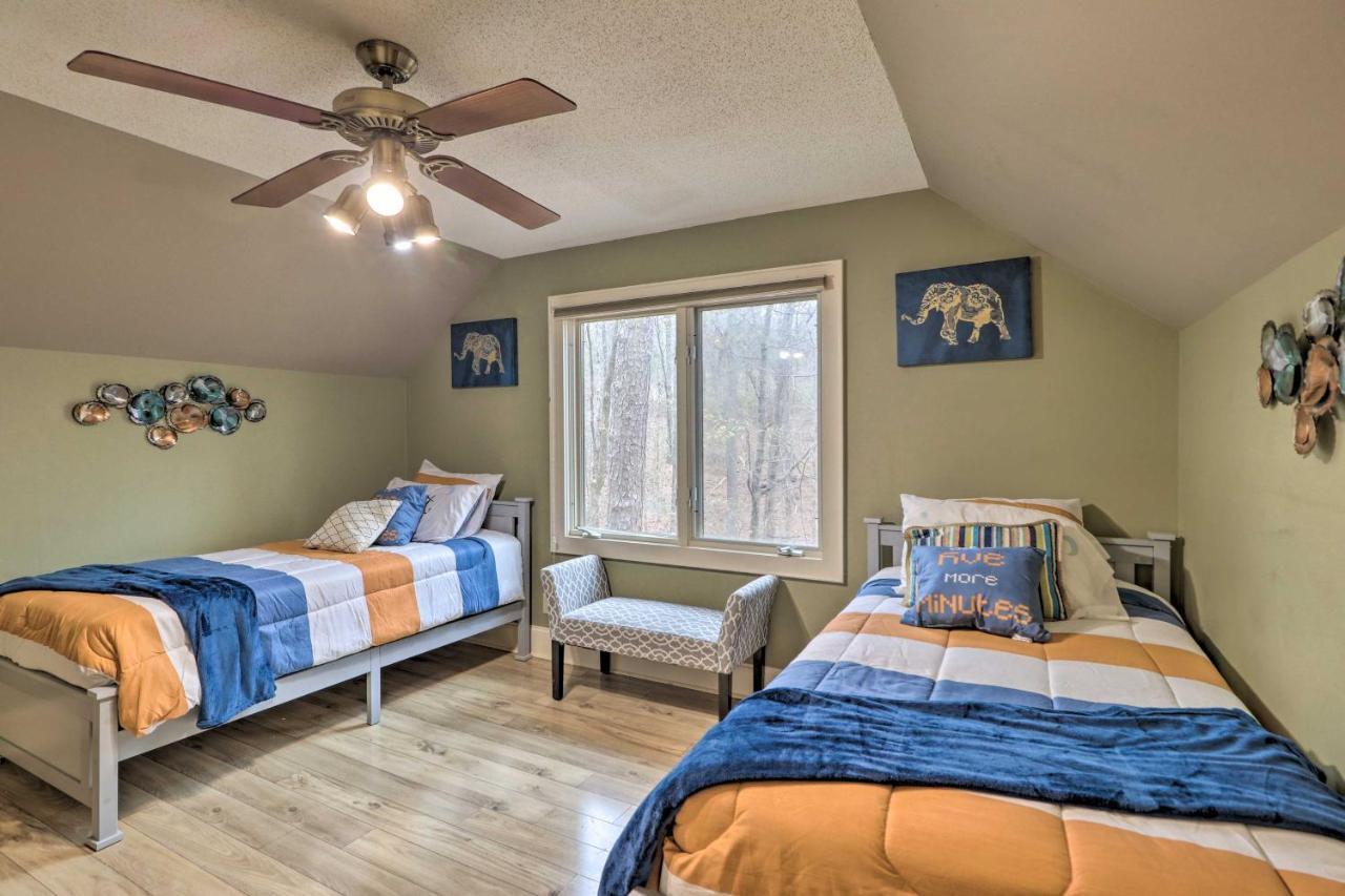 Cozy Conyers Cabin With Fireplace And Pool Table! Exterior photo